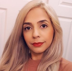 Meet your Posher, Crystal